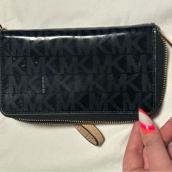 Michael Kors wristlet - Picture 4 of 5